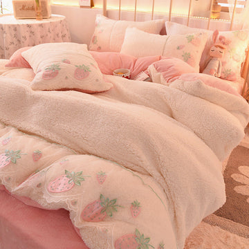 Soft Strawberry Bedding Set PN5766